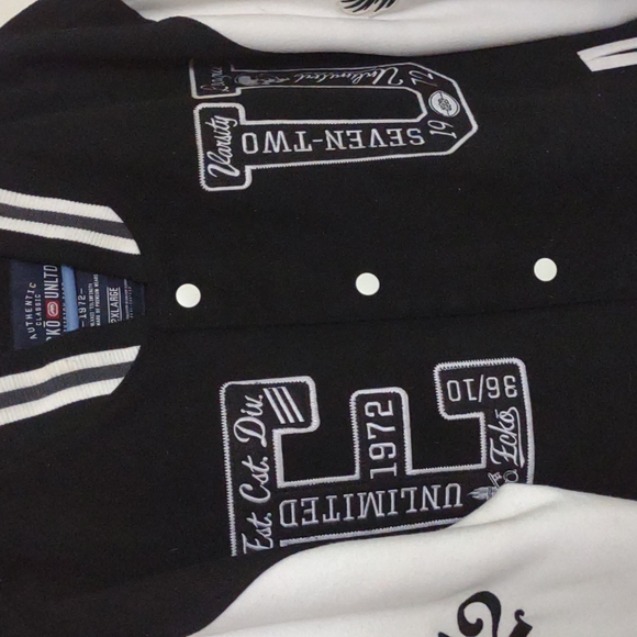 NWOT Mens graphic varsity jacket - Picture 4 of 9